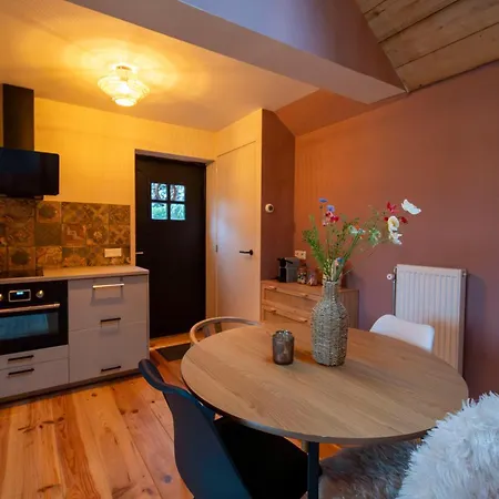 Houten Met Keuken En Tuin, Vlakbij Bergen Op Zoom Halsteren