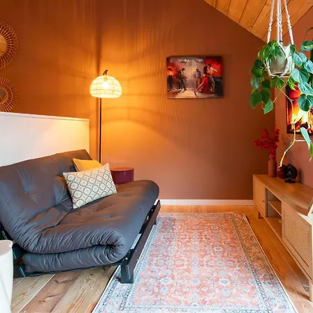 Houten Met Keuken En Tuin, Vlakbij Bergen Op Zoom * Halsteren