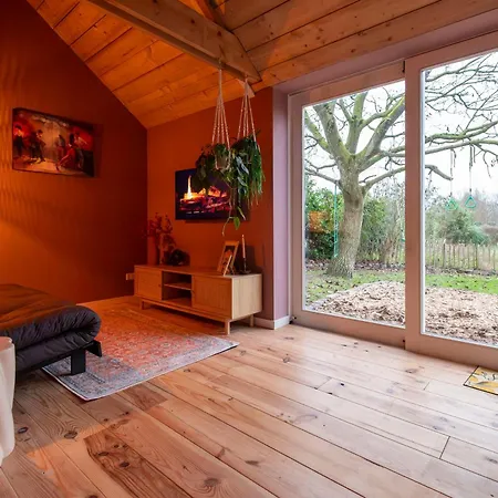 Holiday home Houten Met Keuken En Tuin, Vlakbij Bergen Op Zoom *