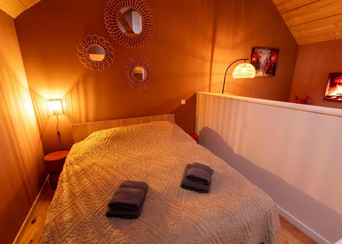 Holiday home Houten Met Keuken En Tuin In Halsteren, Bergen Op Zoom