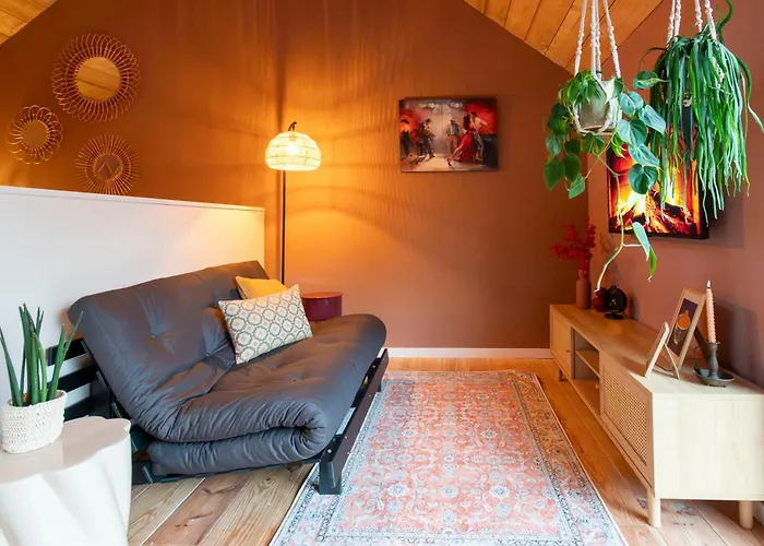 Houten Met Keuken En Tuin In Halsteren, Bergen Op Zoom * Halsteren