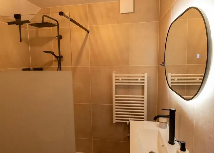 Houten Met Keuken En Tuin In Halsteren, Bergen Op Zoom Halsteren