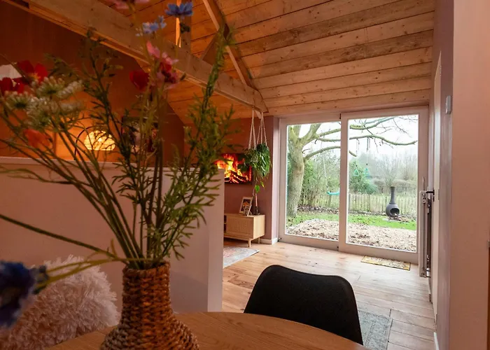 Houten Met Keuken En Tuin In Halsteren, Bergen Op Zoom Сasa de vacaciones *