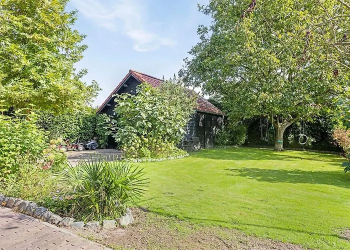 Houten Met Keuken En Tuin In Halsteren, Bergen Op Zoom Сasa de vacaciones *