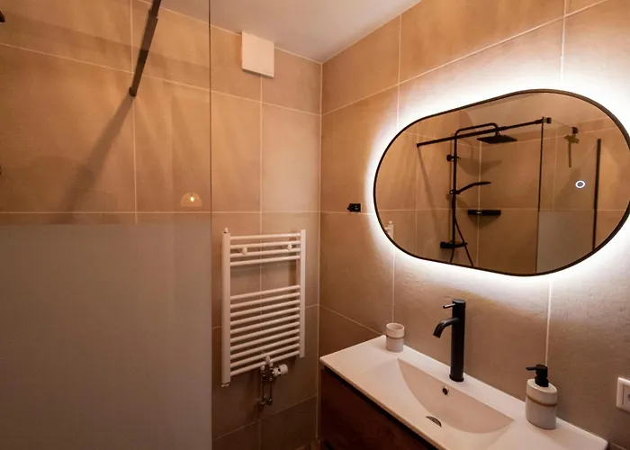 Houten Met Keuken En Tuin In Halsteren, Bergen Op Zoom *