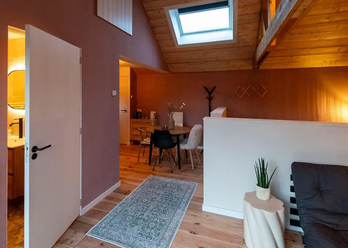 Houten Met Keuken En Tuin In Halsteren, Bergen Op Zoom Halsteren